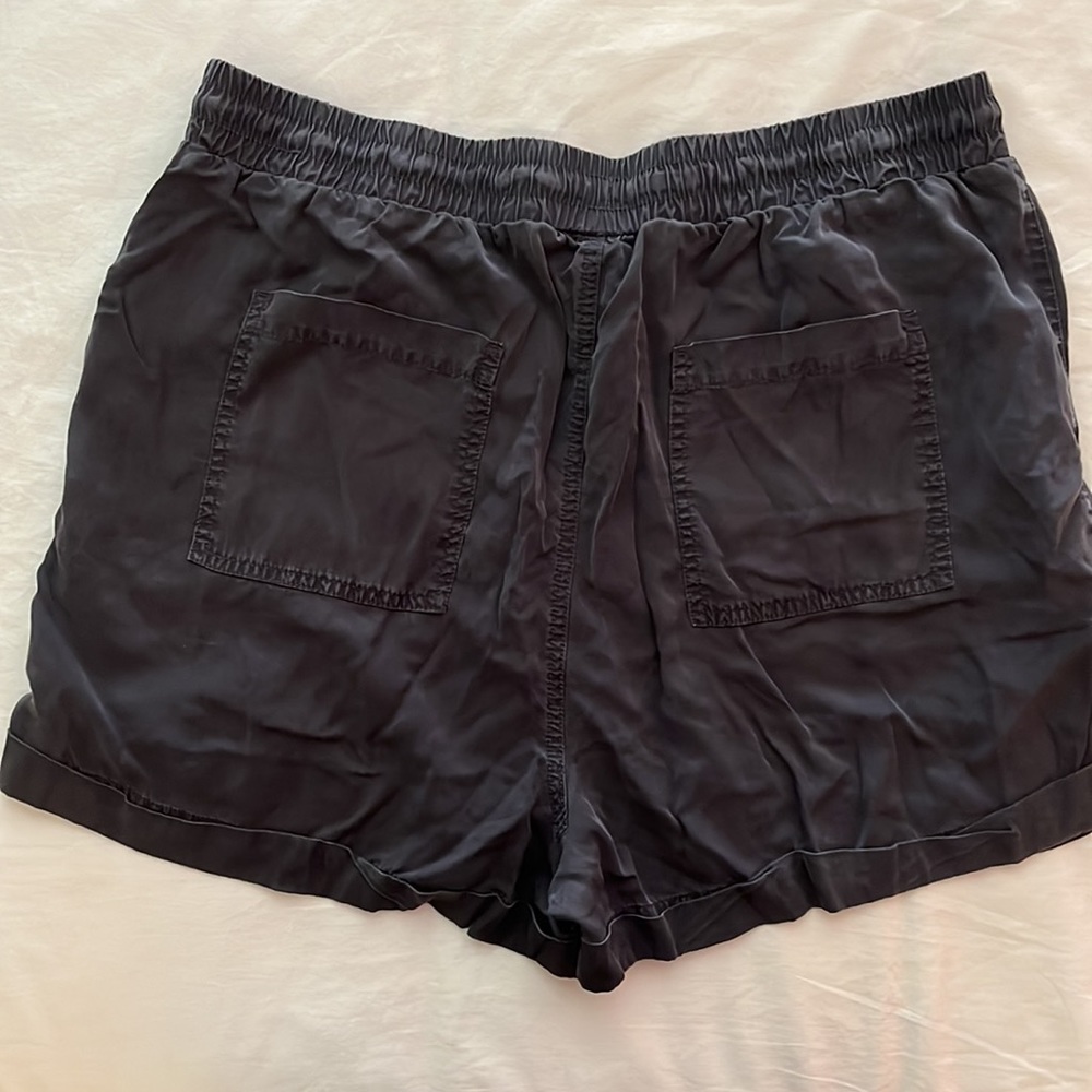 UNIVERSAL THREAD dark gray shorts - Picture 2 of 4